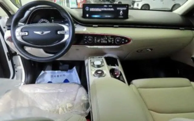 수원외제차중고차 GV70 2.5T 가솔린 2WD 매물 사진 18 - 2023/12 13,415km